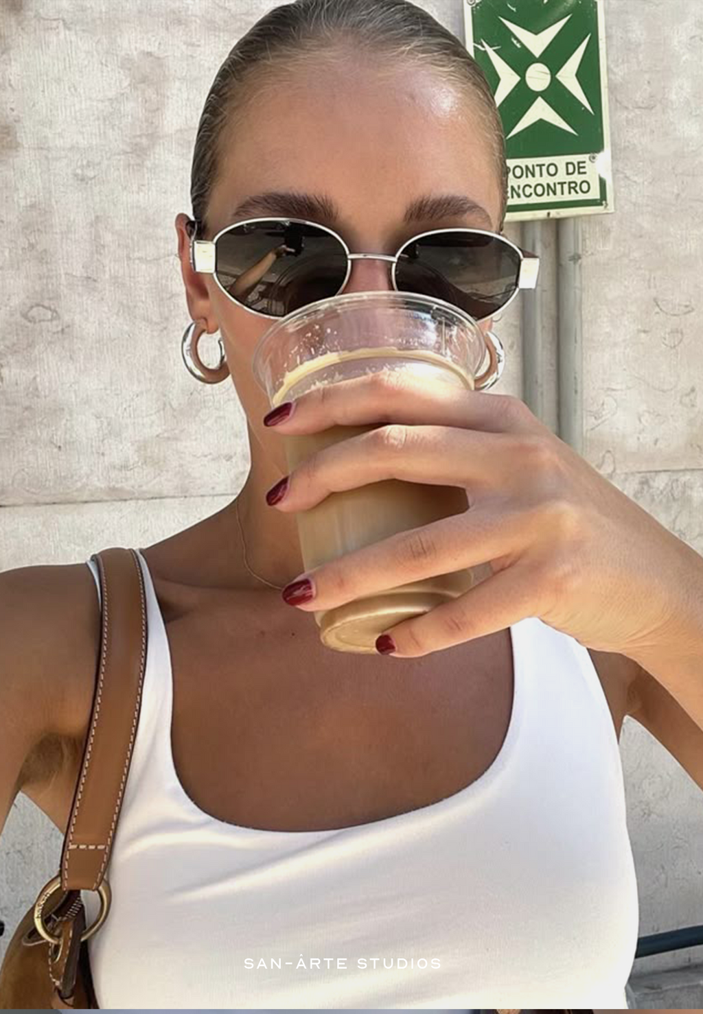 THE OVAL GLASSES