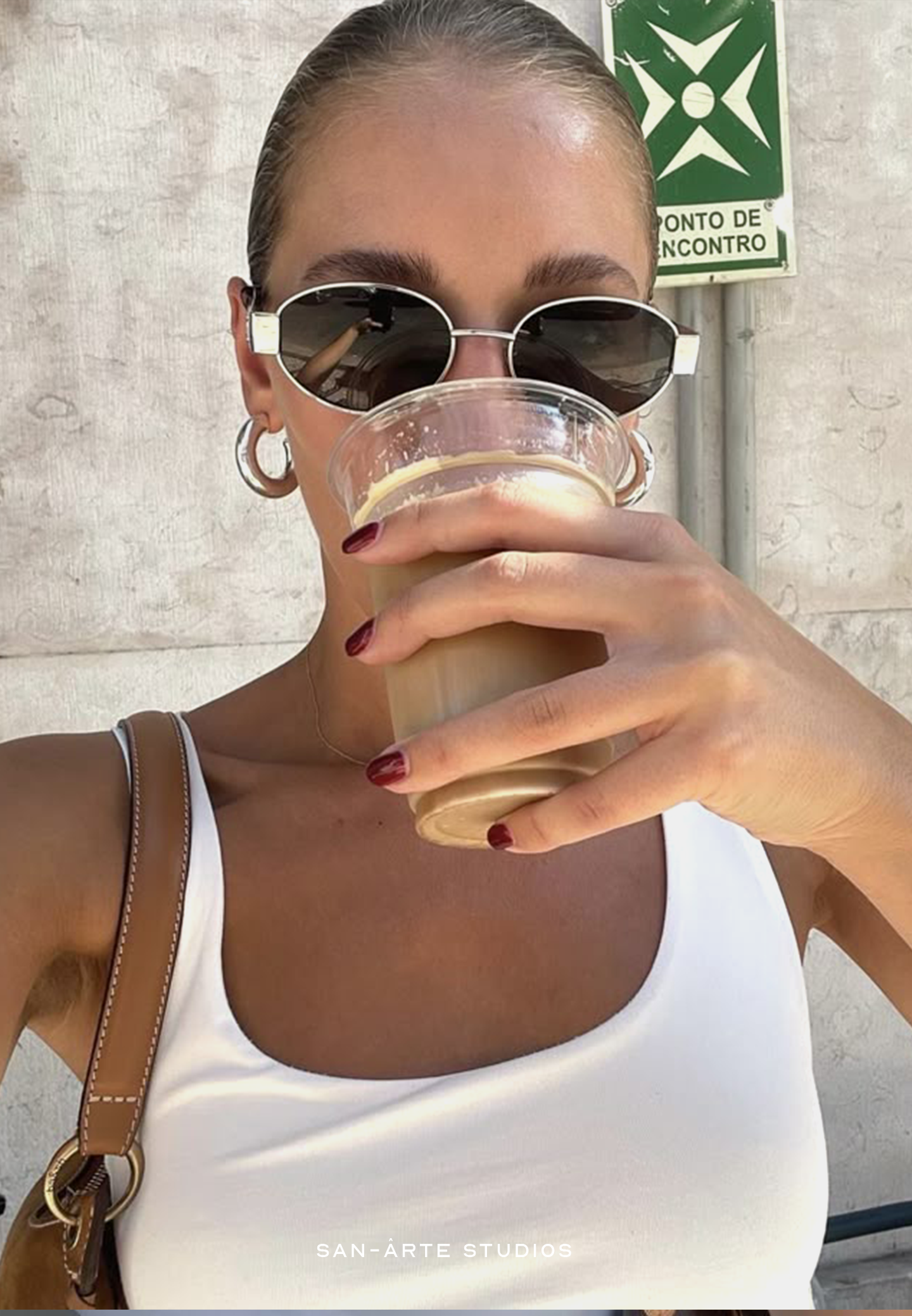 THE OVAL GLASSES