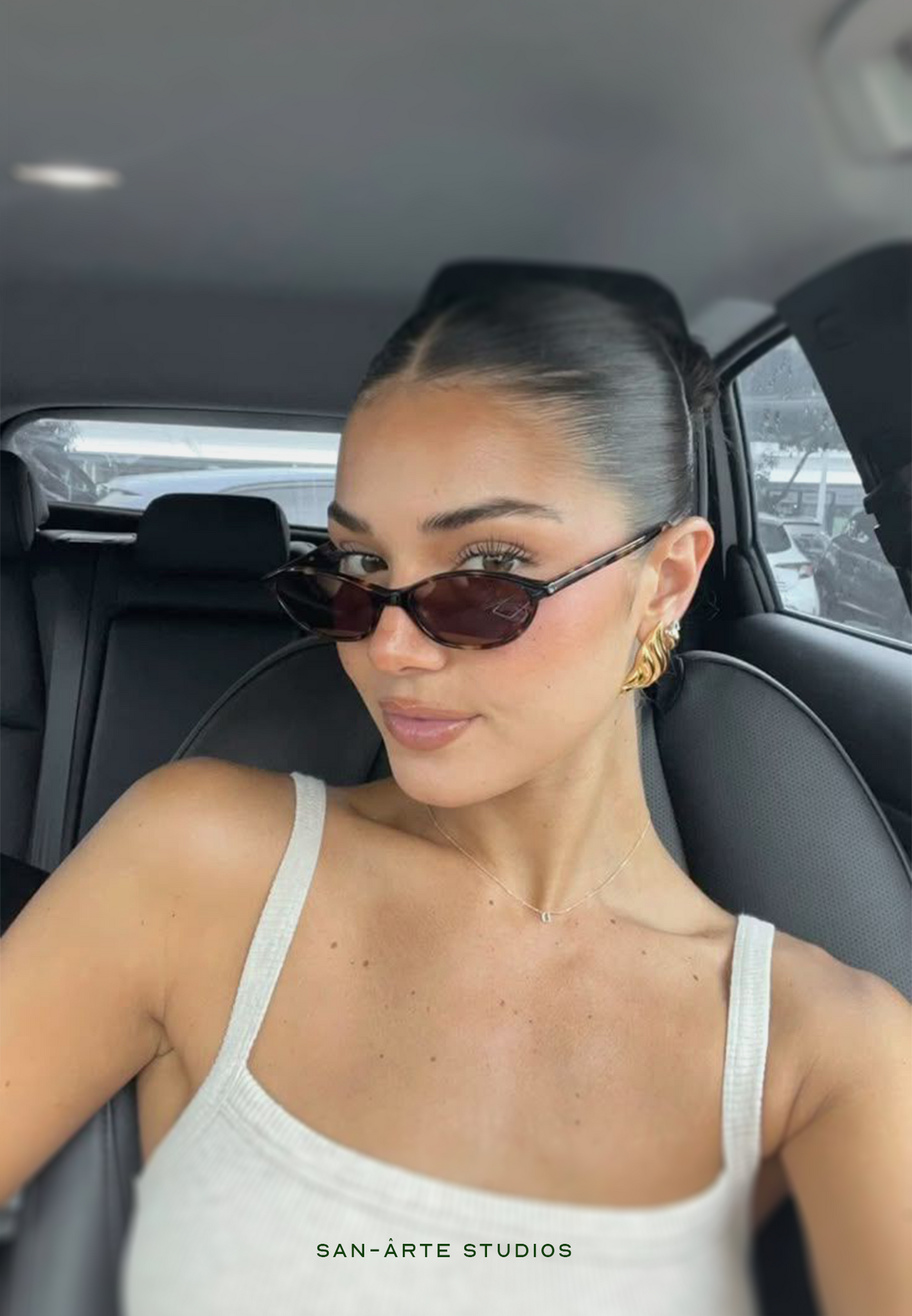 THE ROUNDED FOXY GLASSES