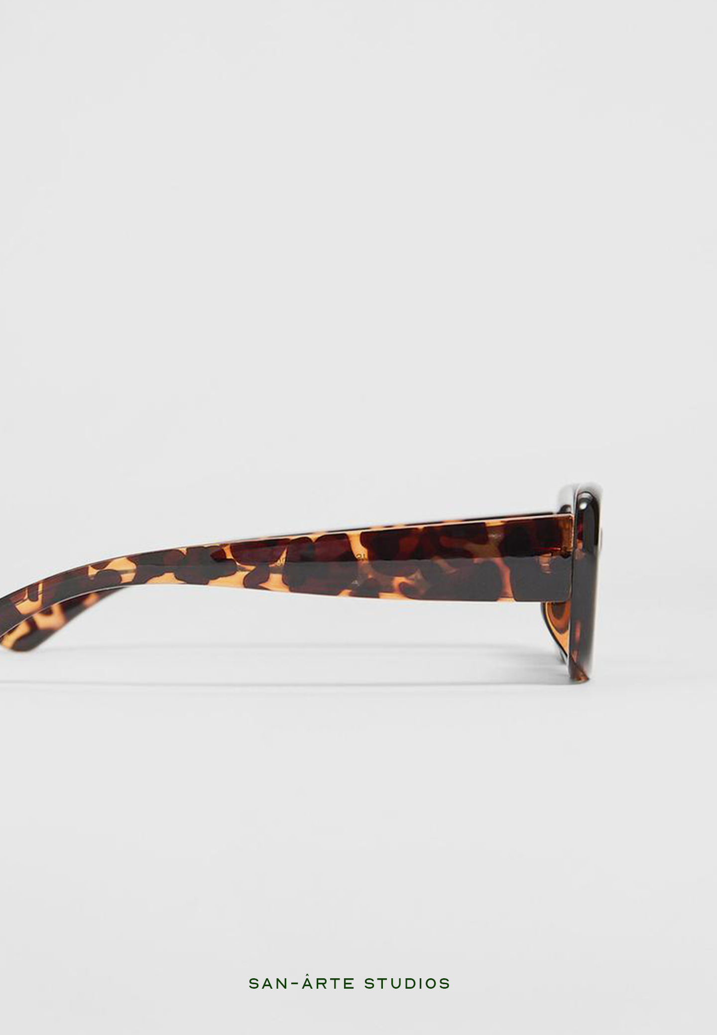 THE STRIPE GLASSES
